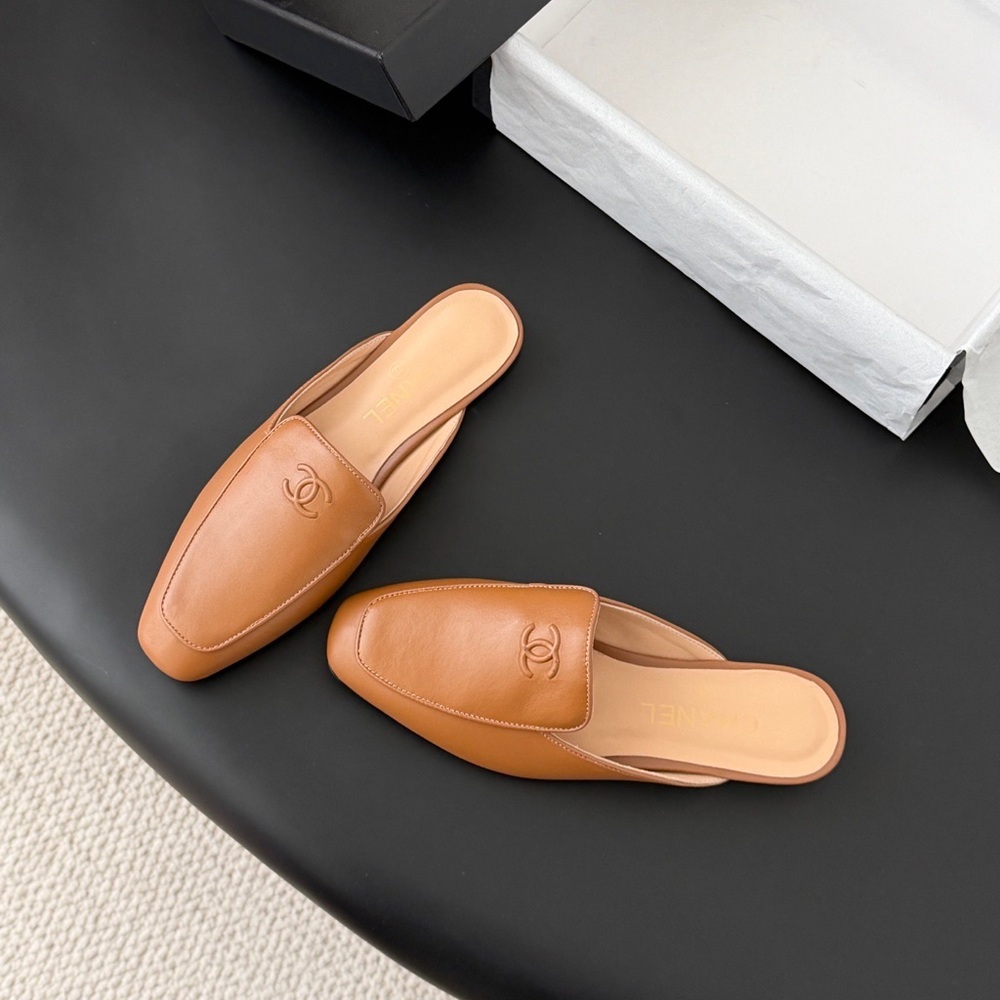 CHANEL Tan/Cognac Leather Backless Loafers with CC Motif